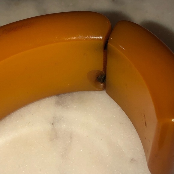 VTG Bakelite Butterscotch Colour Carved Hinged Adjustable Size Bangle 6.2” - 7” - Picture 6 of 9